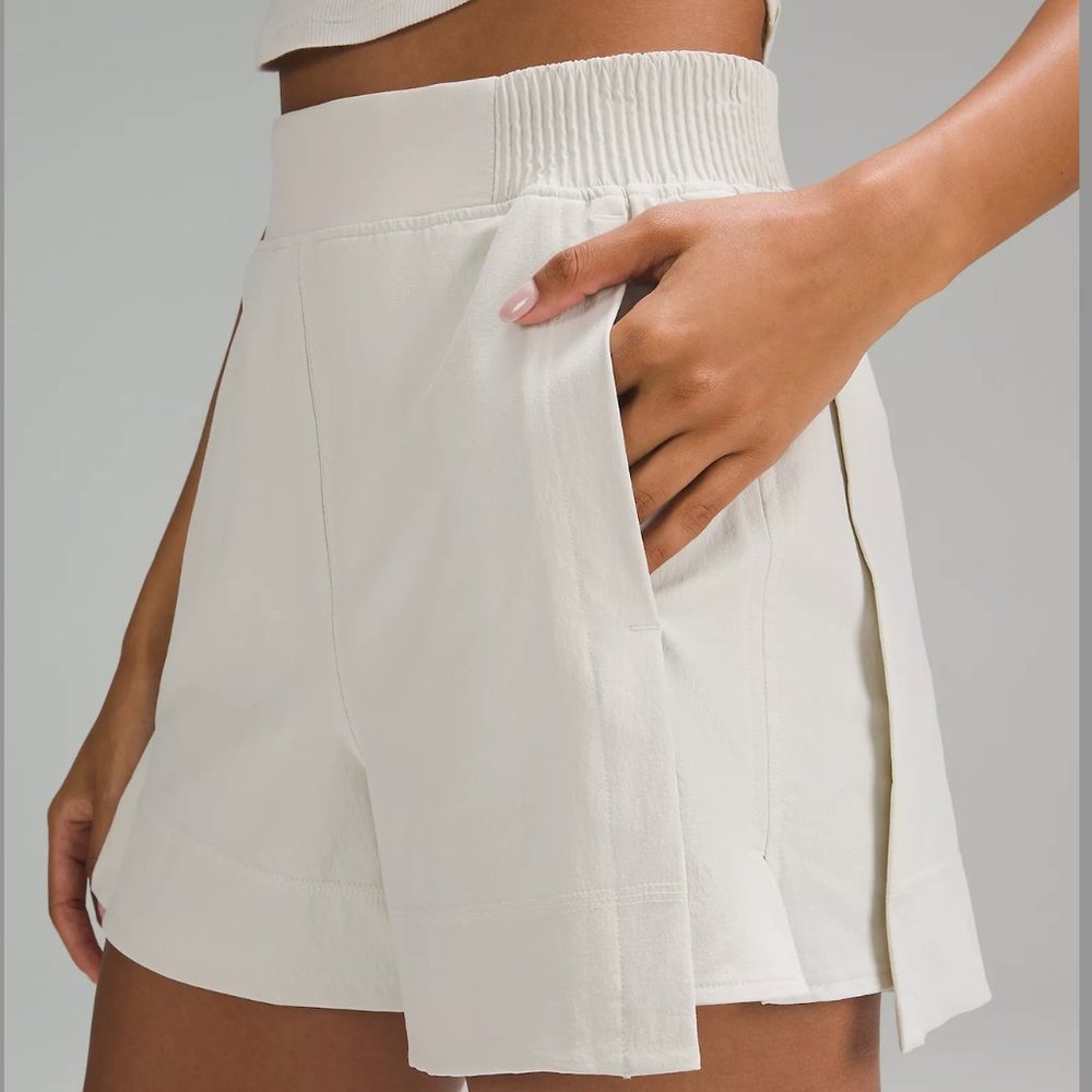 Lululemon Stretch Woven Relaxed-Fit High-Rise Short NWT - Picture 2 of 2
